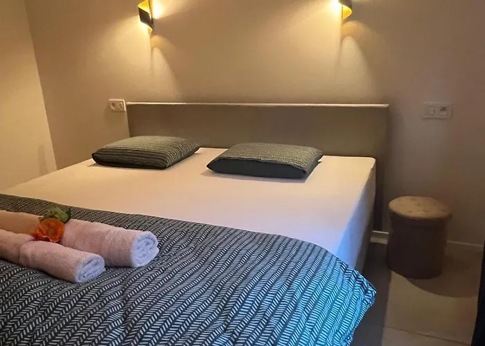 Ereva Seaside Cosy 1 Bedroom Apartment With Garden