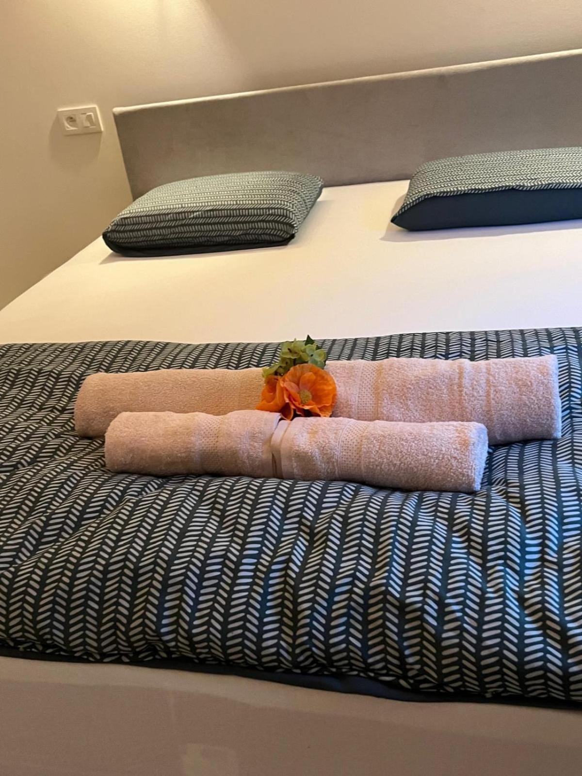 Ereva Seaside Cosy 1 Bedroom With Garden *